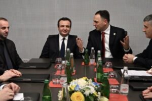 Kurti njofton një ditë pas për vizitën në AKI: Sukseset e inteligjencës kanë kontribuuar në sigurinë kombëtare e më gjerë