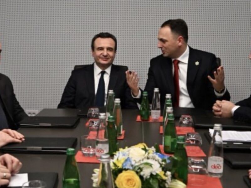 Kurti njofton një ditë pas për vizitën në AKI: Sukseset e inteligjencës kanë kontribuuar në sigurinë kombëtare e më gjerë