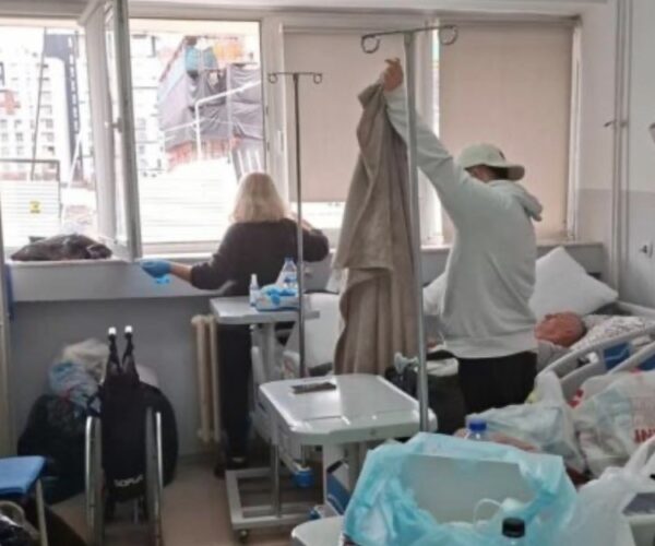 QKUK tarifon 3 euro për qëndrimin pranë pacientëve, paguajnë edhe pensionistët