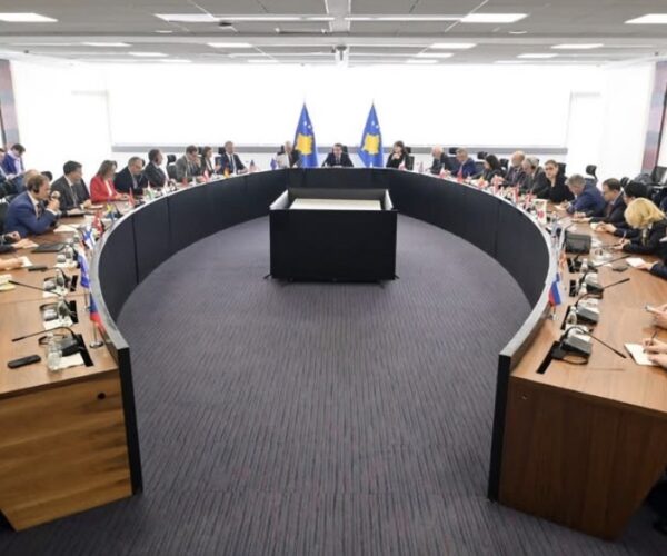 Ligji për të Huajt që nis të zbatohet në plotni nga 15 marsi, Kurti përsëri takim me krejt  ambasadorët e huaj