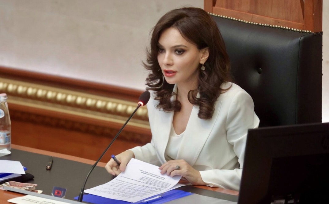 Spiropali sot në Kosovë  takohet me Kurtin  Haxhiun dhe Konjufcën