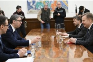 Vuçiq shmang temën me Sorensenin, kritikon aleancën Kosovë–Kroaci–Shqipëri: Do të shtojë tensionet