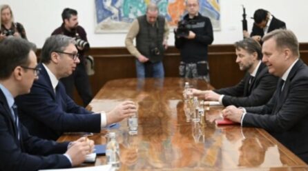 Vuçiq shmang temën me Sorensenin, kritikon aleancën Kosovë–Kroaci–Shqipëri: Do të shtojë tensionet