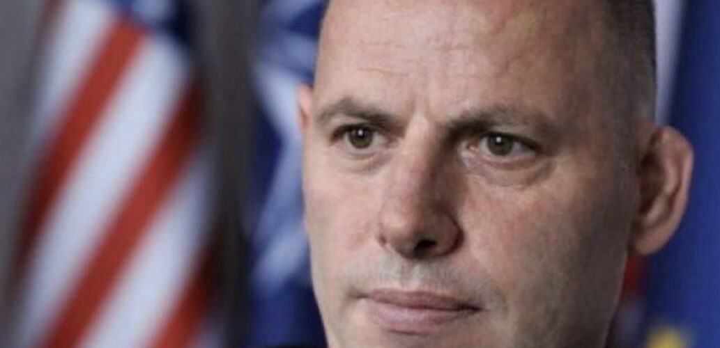 Kurti kërkoi fillimisht vota për Konjufcën president, pretendon Lladrovci