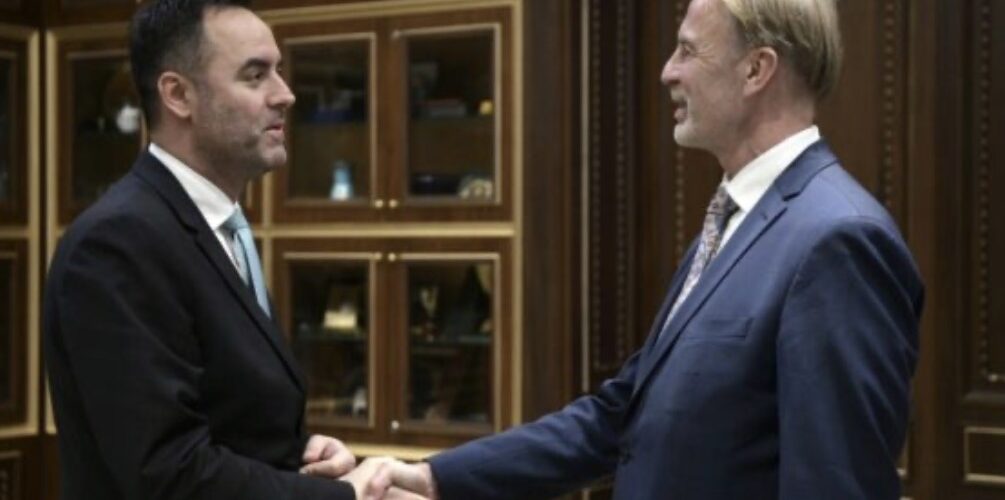 Bajrami kërkon heqjen e plotë të masave, zyrtarja e BE’së vlerëson orientimin gjeostrategjik të Kosovës