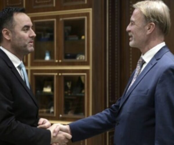 Bajrami kërkon heqjen e plotë të masave, zyrtarja e BE’së vlerëson orientimin gjeostrategjik të Kosovës