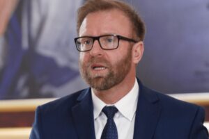 Abazi thotë se Kurti refuzoi të diskutojë për Kosovën në NATO