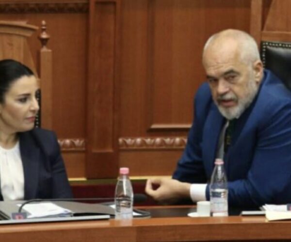 Edi Rama shkarkon Ballukun – i heq nga postet edhe Spiropalin dhe Vengun, Ministër i ri Jashtëm Ferit Hoxha