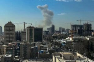 Izraeli dhe Irani mbyllin hapësirat ajrore