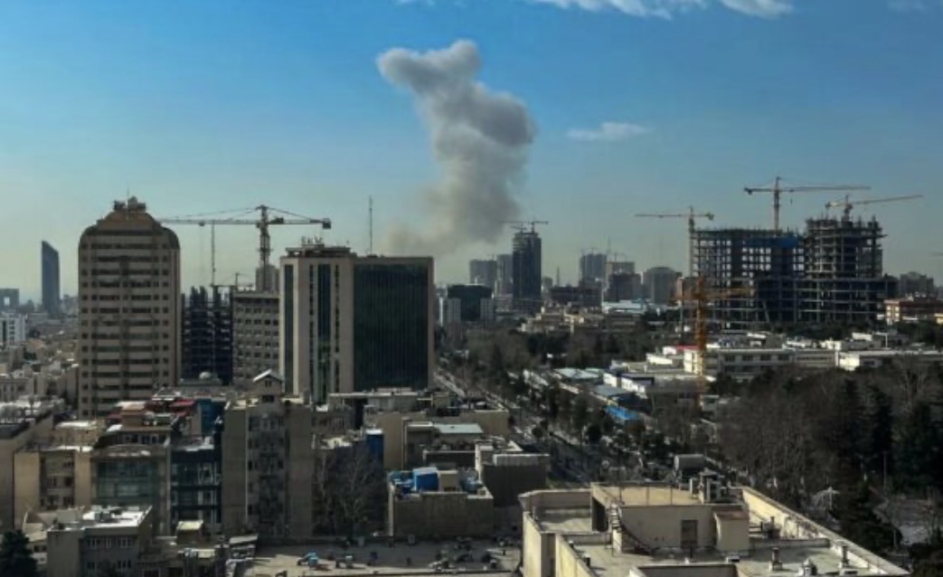 Izraeli dhe Irani mbyllin hapësirat ajrore