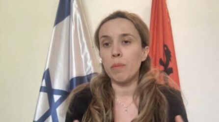 Ambasadaorja e Shqipërisë: 11 shqiptarë janë të bllokuar në Izrael, iu kemi dhënë udhëzime