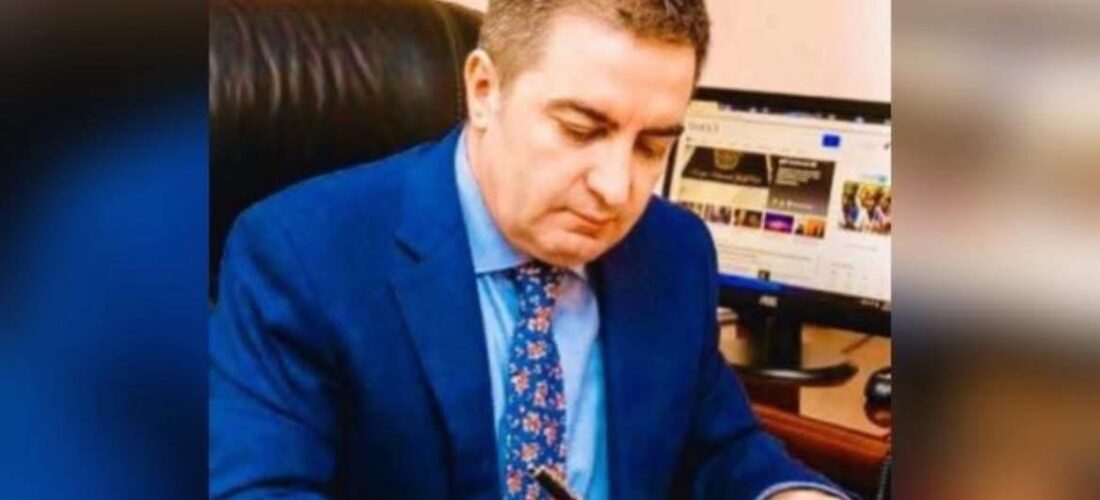 Kur ekrani shpërblen injorancën dhe shoqëria e pranon atë si spektakël