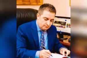 Kur ekrani shpërblen injorancën dhe shoqëria e pranon atë si spektakël