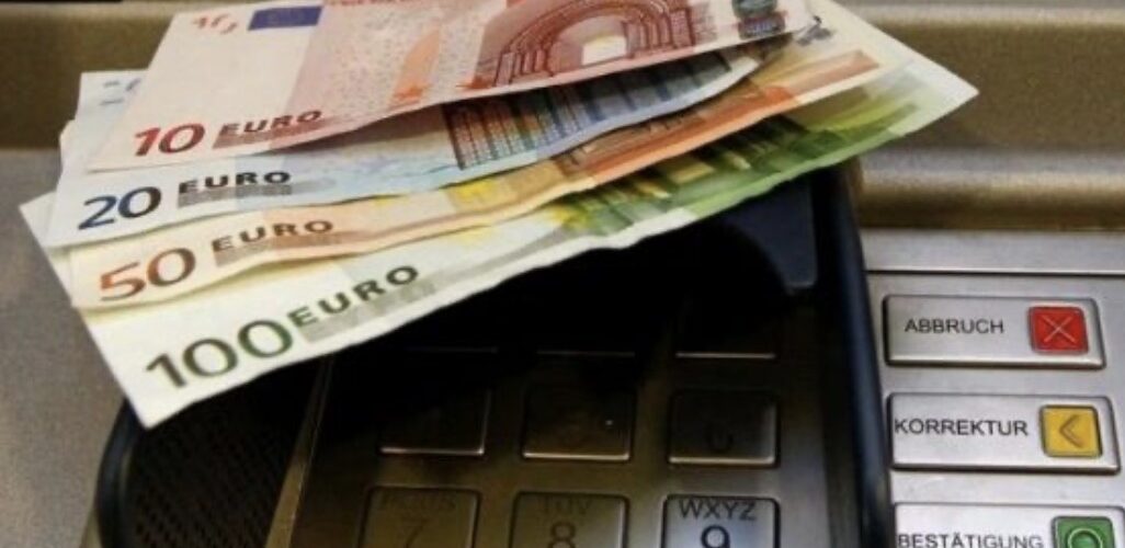 Kurti në mbledhje të partisë thotë se paga e 13’të shpërndahet në fund të muajit