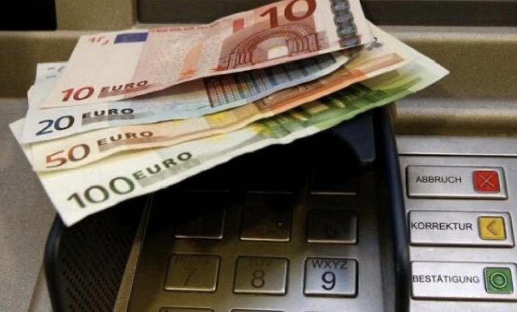 Kurti në mbledhje të partisë thotë se paga e 13’të shpërndahet në fund të muajit