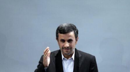Ish-presidenti iranian Mahmoud Ahmadinejad raportohet se u vra gjithashtu në Teheran