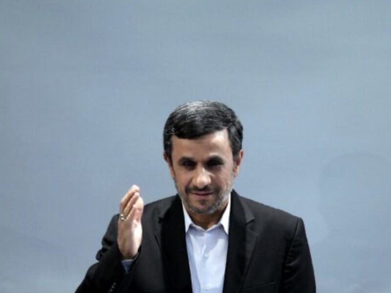 Ish-presidenti iranian Mahmoud Ahmadinejad raportohet se u vra gjithashtu në Teheran