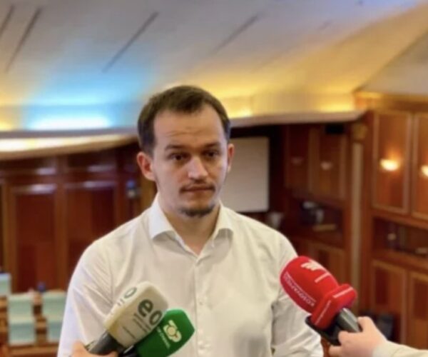 Eksponentë të pushtetit “propozuan” pezullim të afatit, Cakolli: Nëse deri më 5 mars nuk zgjidhet Presidenti, zgjedhje