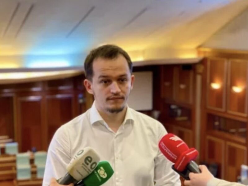 Eksponentë të pushtetit “propozuan” pezullim të afatit, Cakolli: Nëse deri më 5 mars nuk zgjidhet Presidenti, zgjedhje