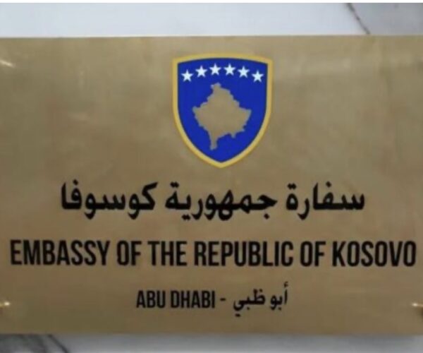 Ambasada e Kosovës në Abu Dhabi me njoftim të ri për kosovarët e bllokuar në Emirate