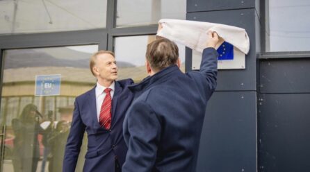 BE inauguron Sallën e re Sportive në Zveçan – investim prej2.5 milionë eurosh për rininë dhe komunitetin lokal