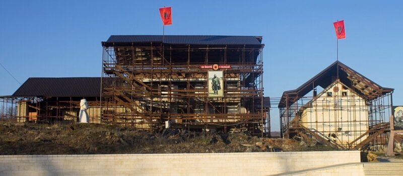 Epopeja e UÇK-së: Krerët e shtetit do të bëjnë homazhe në Prekaz