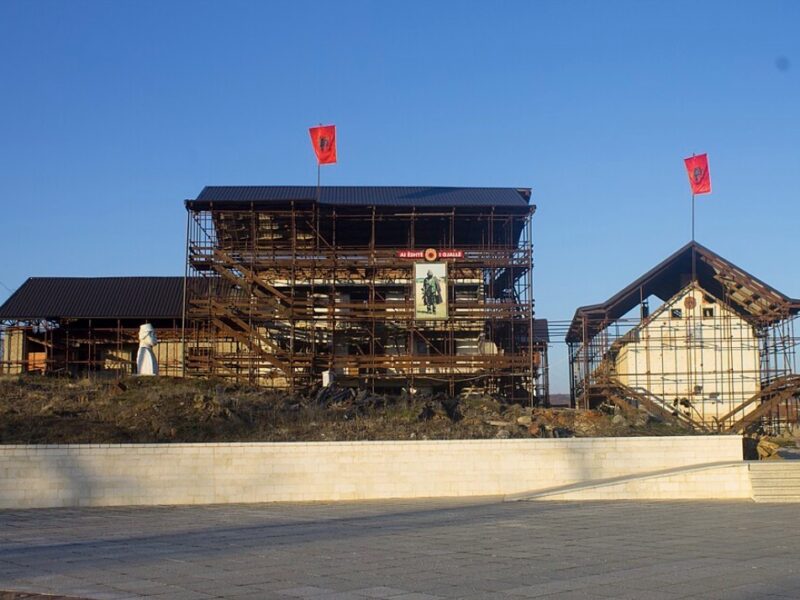 Epopeja e UÇK-së: Krerët e shtetit do të bëjnë homazhe në Prekaz