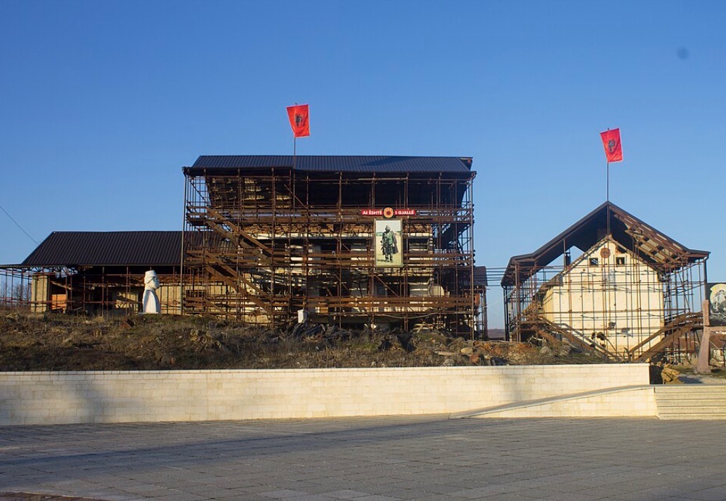 Epopeja e UÇK-së: Krerët e shtetit do të bëjnë homazhe në Prekaz