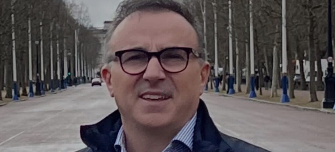 Kur shtetin e qeverisin „fëmijët”, ambasadorët bëhen kujdestarë