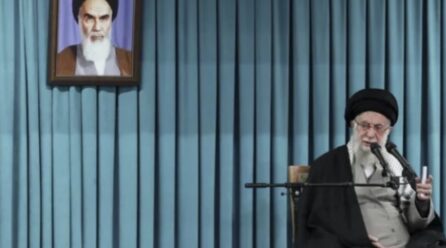 Ajatollahët bëjnë presion për zgjedhjen e Liderit të ri Suprem, Izraeli në gatishmëri për ta shënjestruar