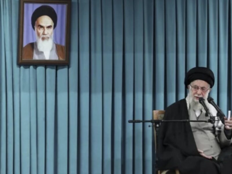 Ajatollahët bëjnë presion për zgjedhjen e Liderit të ri Suprem, Izraeli në gatishmëri për ta shënjestruar
