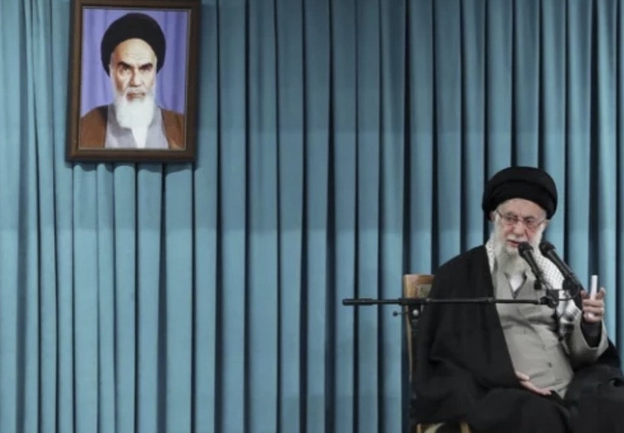 Ajatollahët bëjnë presion për zgjedhjen e Liderit të ri Suprem, Izraeli në gatishmëri për ta shënjestruar