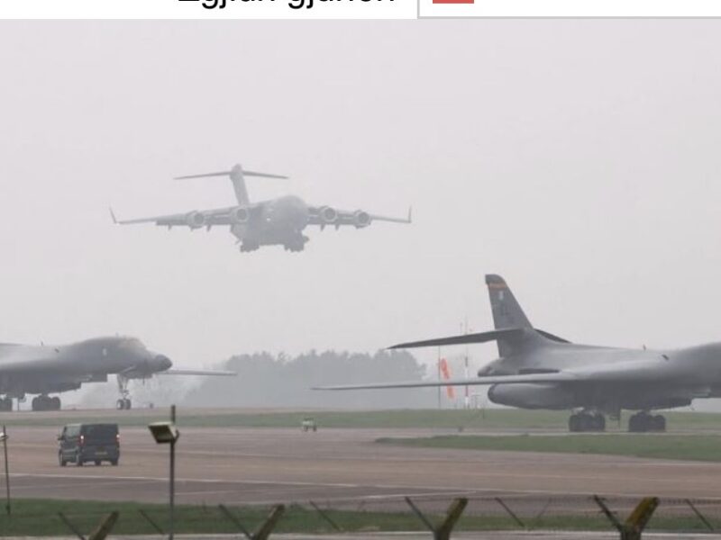 Bombarduesit amerikanë zbarkojnë në Britani, publikohen pamje