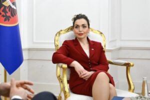 Presidenca thotë se Osmani po e pret Gjykatën Kushtetuese për ta nënshkruar dekretin për datën e zgjedhjeve të reja