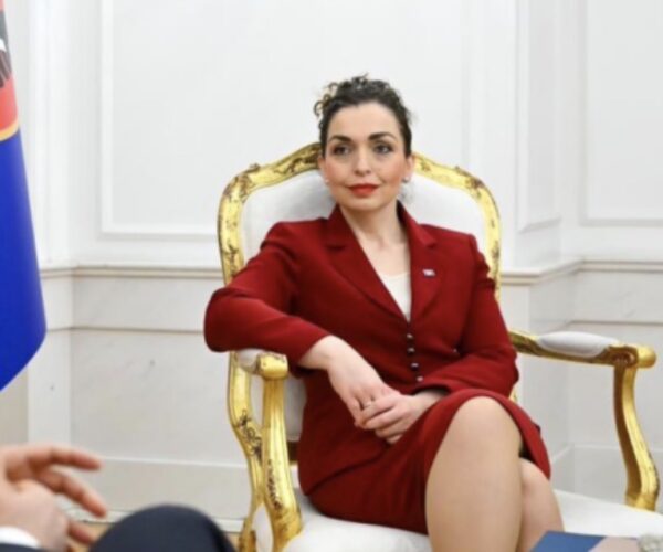 Presidenca thotë se Osmani po e pret Gjykatën Kushtetuese për ta nënshkruar dekretin për datën e zgjedhjeve të reja