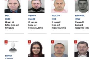 Kush janë 18 serbët në kërkim nga Interpoli për gjenocid, krime lufte dhe vrasje