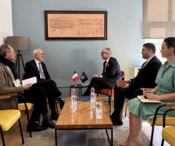 Vitia takon ambasadorin francez, flasin për bashkëpunimin në fushën e shëndetësisë