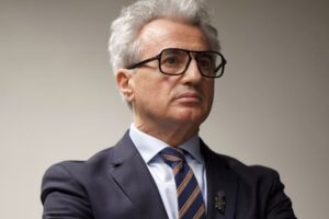 Eskortat e politikanëve dhe arroganca në rrugë