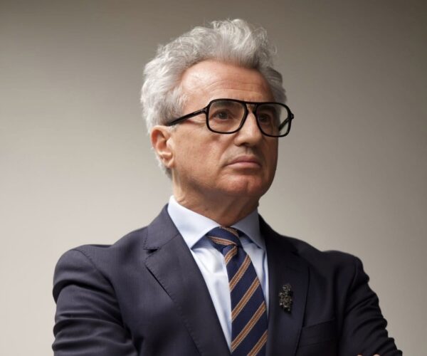 Eskortat e politikanëve dhe arroganca në rrugë