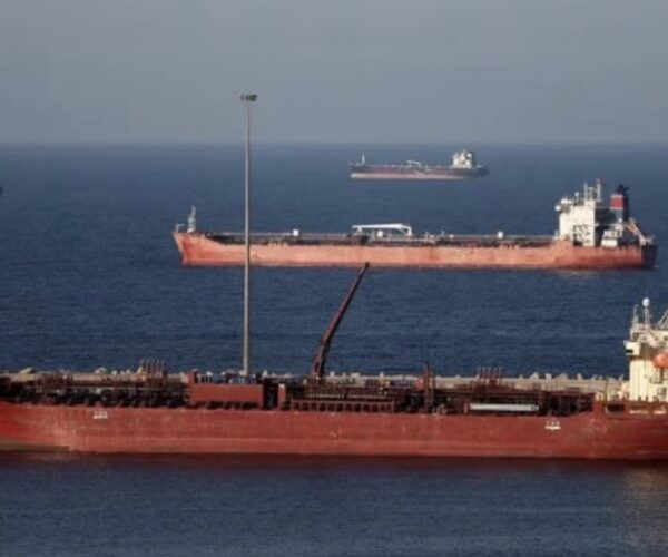 Tensionet në Lindjen e Mesme, Irani nis vendosjen e minave në Ngushticën e Hormuzit