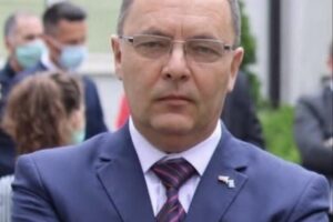 “Kur tradhtarët bëhen heronj e patriotët harrohen”