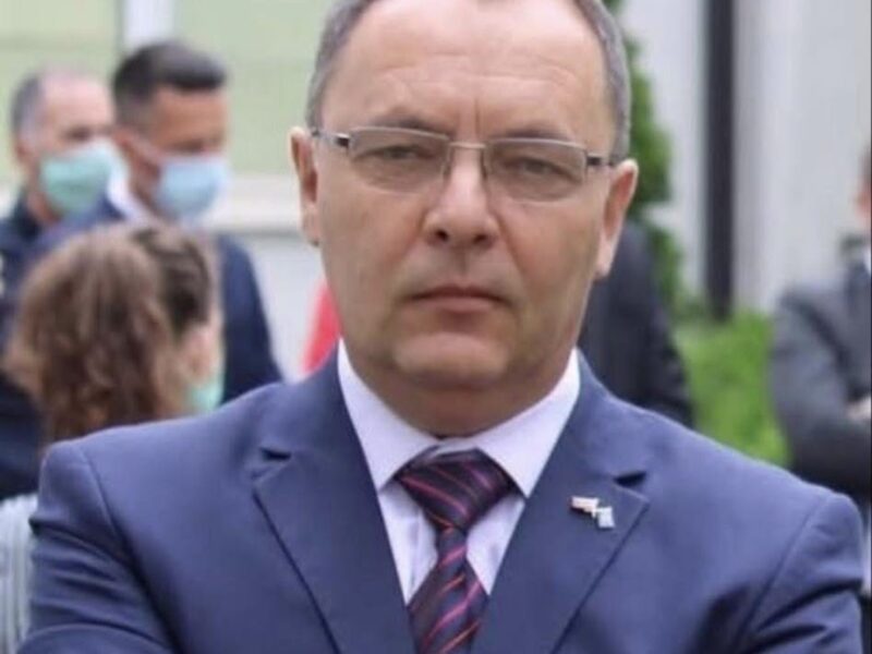 “Kur tradhtarët bëhen heronj e patriotët harrohen”