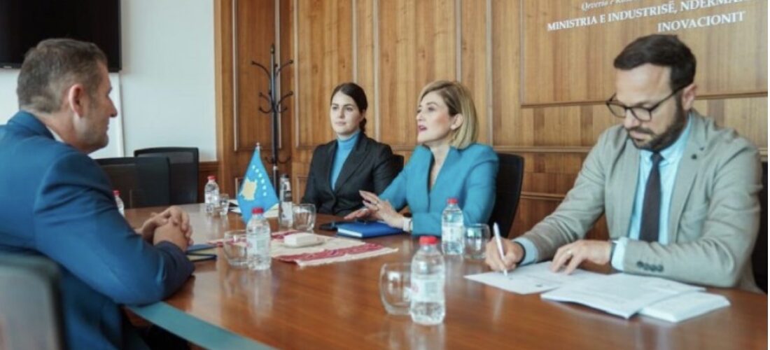 Kusari-Lila zhvillon takime me drejtues të ATK-së e Doganës së Kosovës