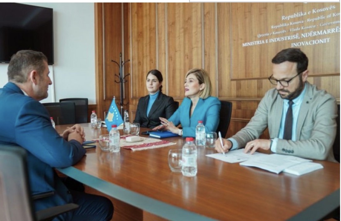 Kusari Lila zhvillon takime me drejtues të ATK së e Doganës së Kosovës