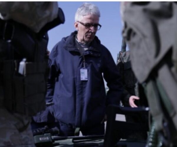 Rudolph viziton ushtarët gjermanë në KFOR, njoftohet me pajisjet që përdoren gjatë patrullimeve në kufi