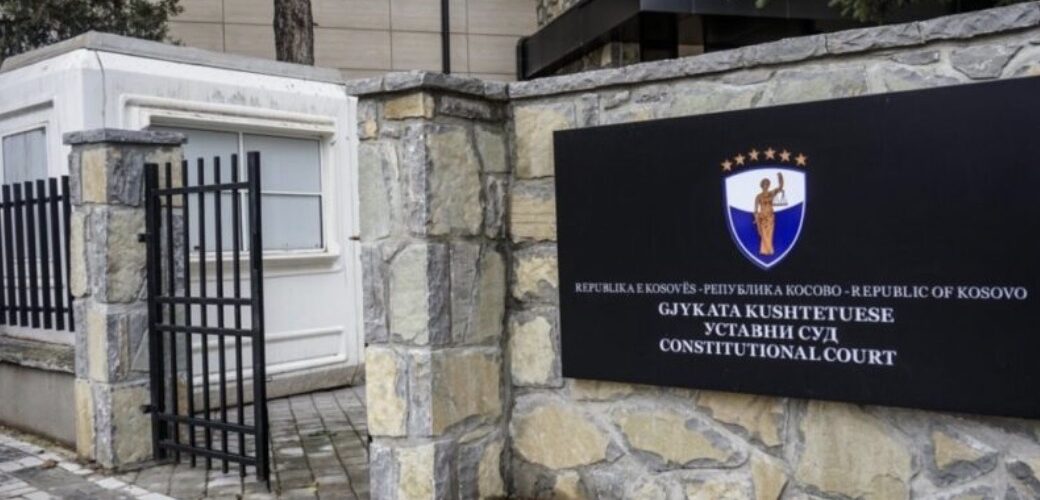 Gjykata Kushtetuese bashkon kërkesat e Kurtit dhe deputetëve të LVV-së për dekretin e presidentes
