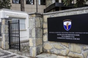 Gjykata Kushtetuese bashkon kërkesat e Kurtit dhe deputetëve të LVV-së për dekretin e presidentes