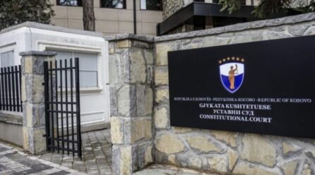 Gjykata Kushtetuese bashkon kërkesat e Kurtit dhe deputetëve të LVV-së për dekretin e presidentes