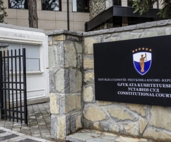Gjykata Kushtetuese bashkon kërkesat e Kurtit dhe deputetëve të LVV-së për dekretin e presidentes