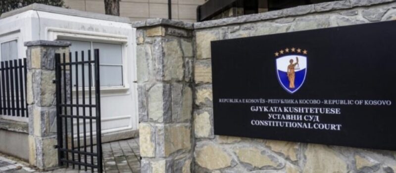 Gjykata Kushtetuese bashkon kërkesat e Kurtit dhe deputetëve të LVV-së për dekretin e presidentes